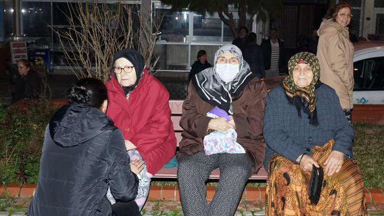 Koku sızıntısını gaz kaçağı sandılar, evlerini boşalttılar!