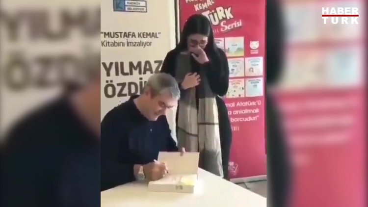 İmza törenindeki bu görüntü sosyal medyada çok tartışıldı