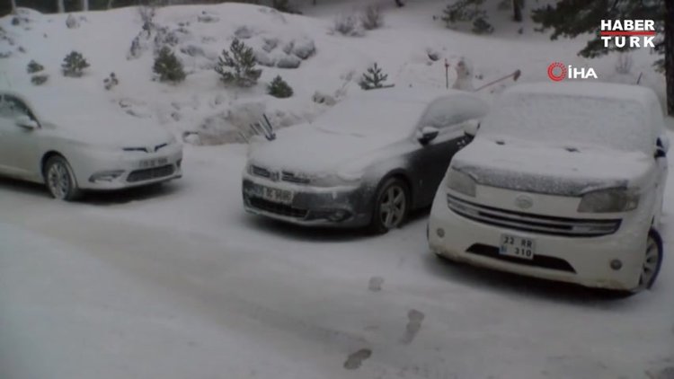 Kayak merkezinde mahsur kalan 200 kişiyi kurtarma çalışmaları sürüyor