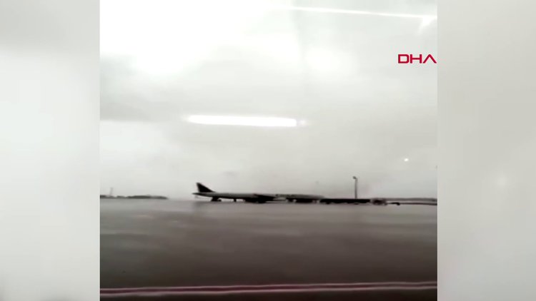 Antalya Havalimanı'nda hortum anı amatör kameralara yansıdı