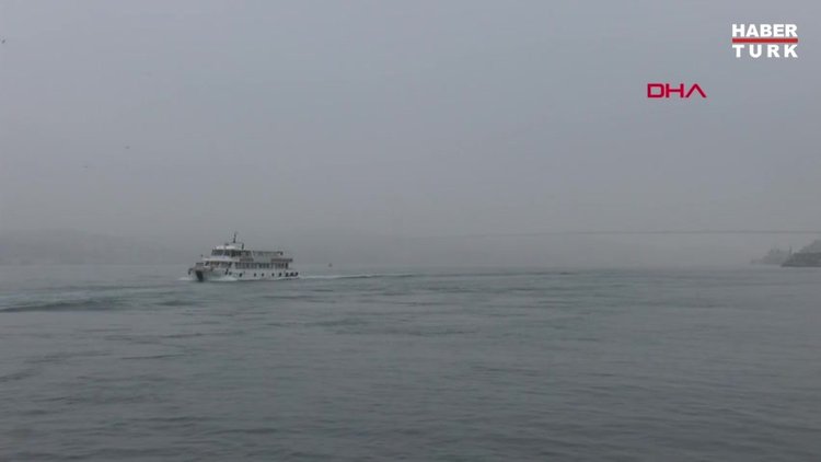 İstanbul Boğazı sis altında