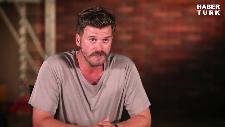 KIVANÇ TATLITUĞ - SARI SARUHAN'I ANLATIYOR