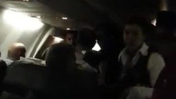 Sarhoş yolcu nedeniyle Antalya uçağı Soçi'ye acil iniş yaptı