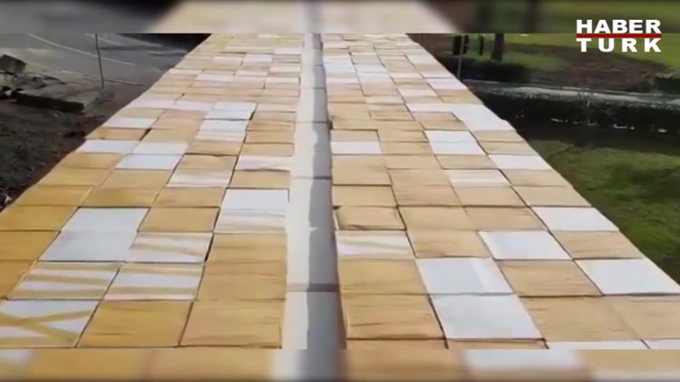 İstanbul Emniyet Müdürlüğü ekiplerimizin Sultanbeyli ve Sarıyer'de yaptığı operasyonda 850 kg eroin yakalandı!