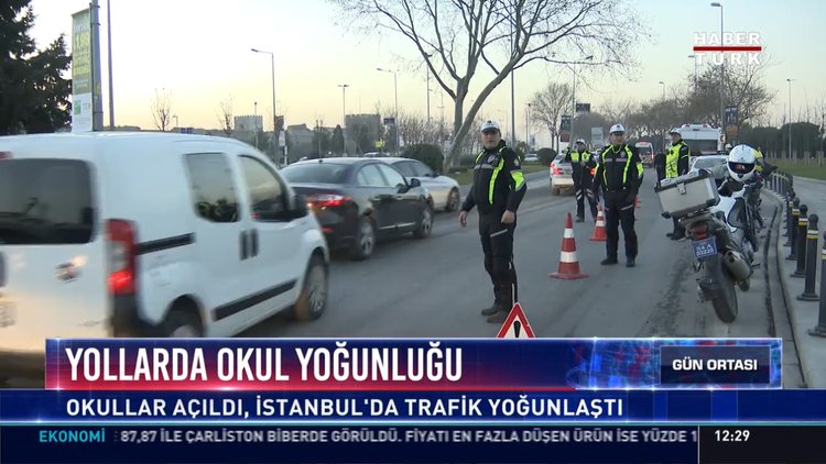 Yollarda okul yoğunluğu: Okullar açıldı, İstanbul'da trafik yoğunlaştı