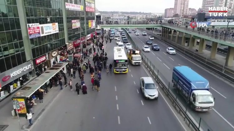 Şirinevler'de otobüs durağı trafiği havadan görüntülendi!