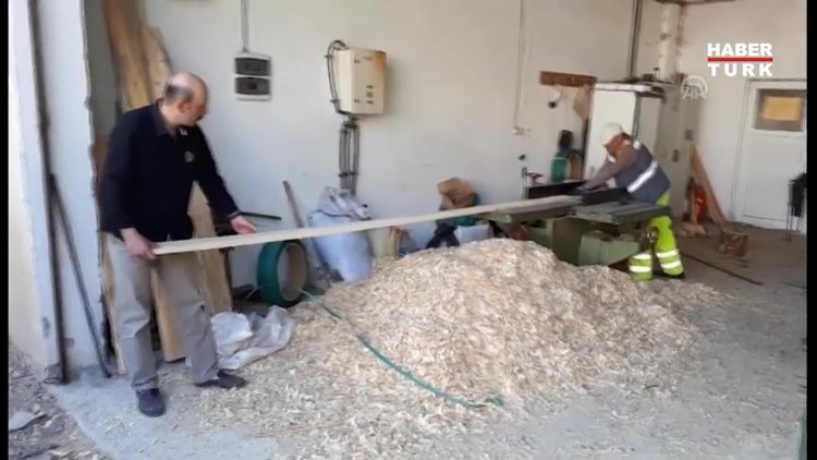 Doğada yaşam özlemini ahşap karavanıyla dindiriyor