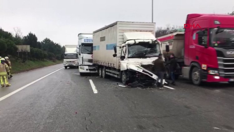 Tem Sultanbeyli'de zincirleme trafik kazası!
