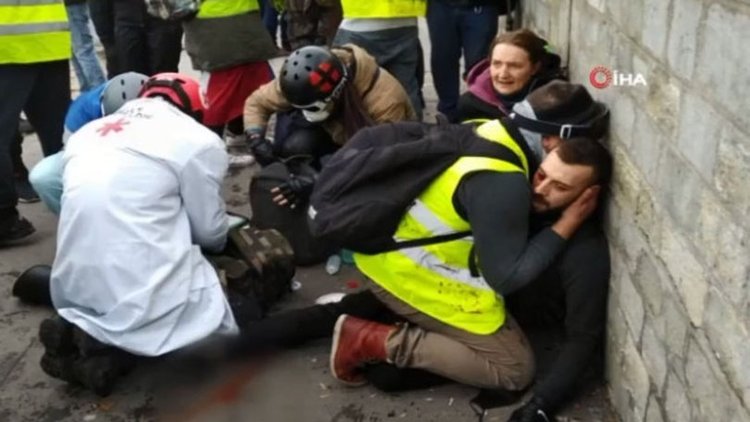 Paris sokakları karıştı! 1 kişinin eli koptu