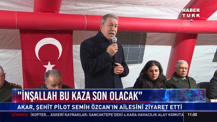 ''İnşallah bu kaza son olacak'' : Akar, şehit pilot Semih Özcan'ın ailesini ziyaret etti