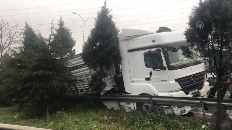 Anadolu Otoyolu'nda kaza trafiği aksattı