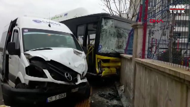Diyarbakır'da halk otobüsü ile servis minibüsü çarpıştı: Yaralılar var