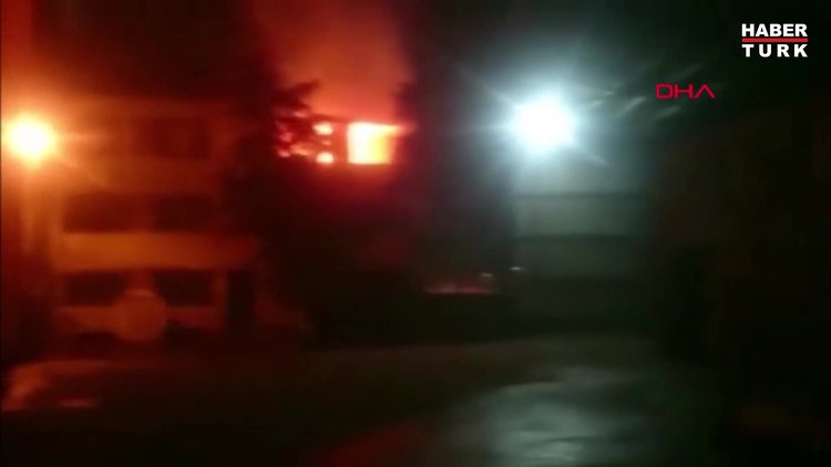 Silivri'de metruk bina alevlere teslim oldu