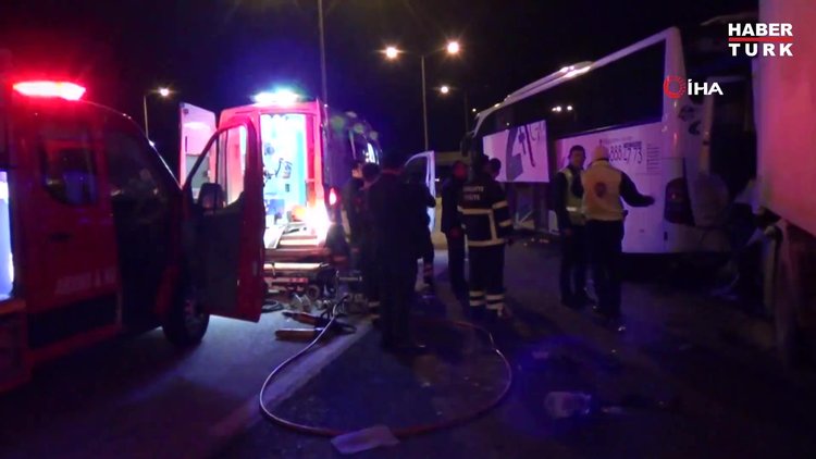 Osmaniye'de yolcu otobüsü TIR ile çarpıştı: 4 yaralı