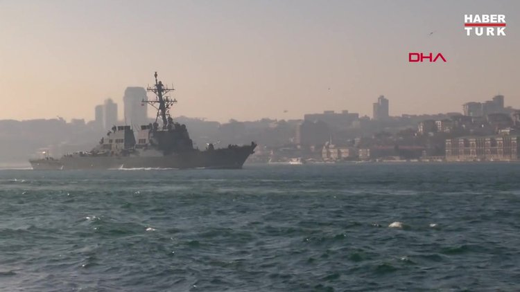 ABD savaş gemisi boğazdan geçiyor