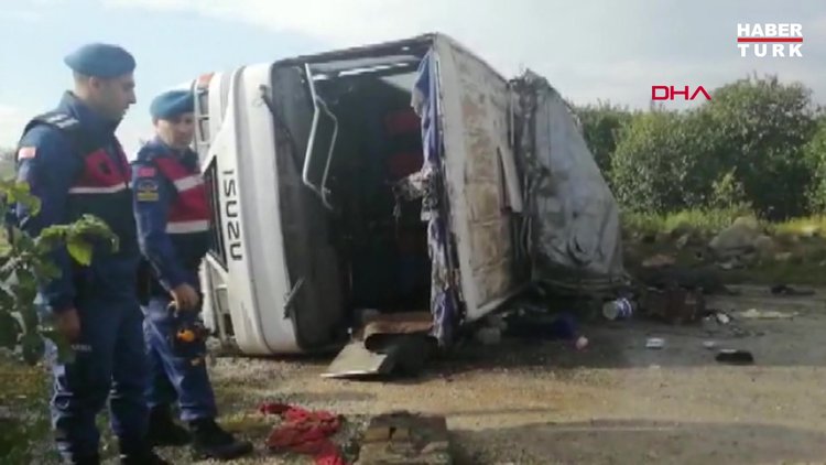 Mersin'de tarım işçilerini taşıyan midibüs devrildi; 1 ölü, 2'si ağır 15 yaralı