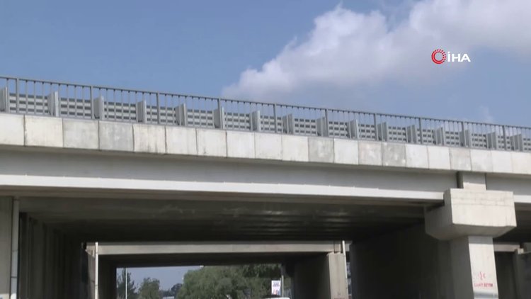 Liseli kız öğrenciler el ele ölüme atladı