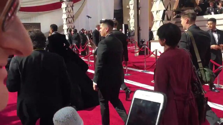 Kırmızı halının ilk bomba kıyafeti 'Pose' dizisinin yıldızlarından Billy Porter'ın