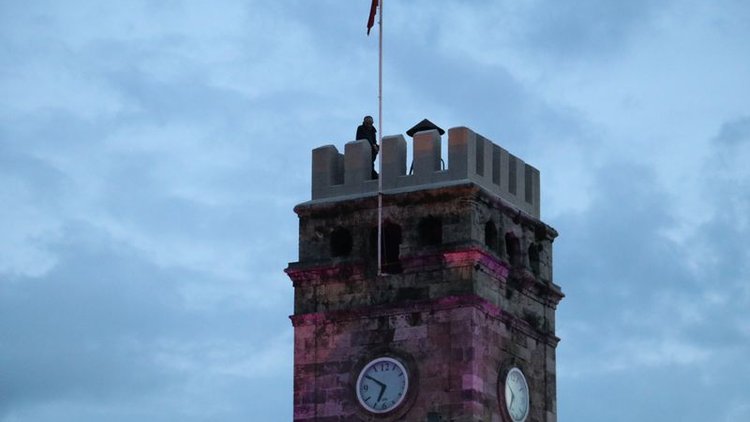 Antalya'daki tarihi mekanda intihar girişimi