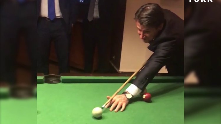 İki başbakan bilardo oynadı!