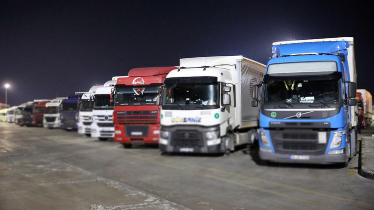 Bazı TIR şoförleri Kapıkule'de kontak kapattı