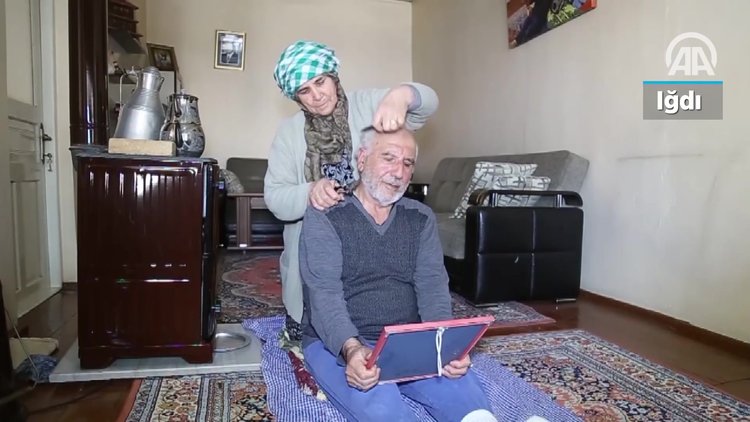 30 yıldır karısı tıraş ediyor