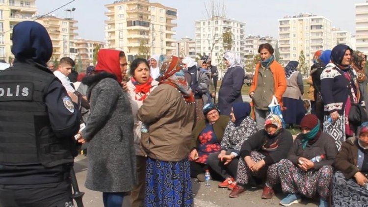Bağlar'da kadın ve erkek pazarcılar arasında yer gerginliği