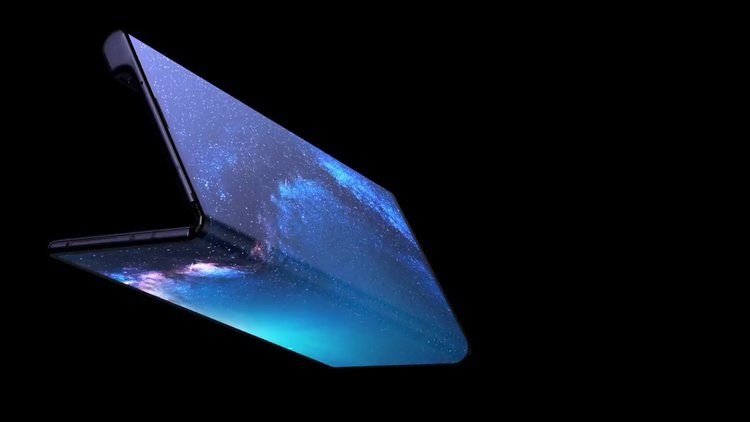 Telefonunun ekranını katlayan, dört tarafını camla çevirdi!