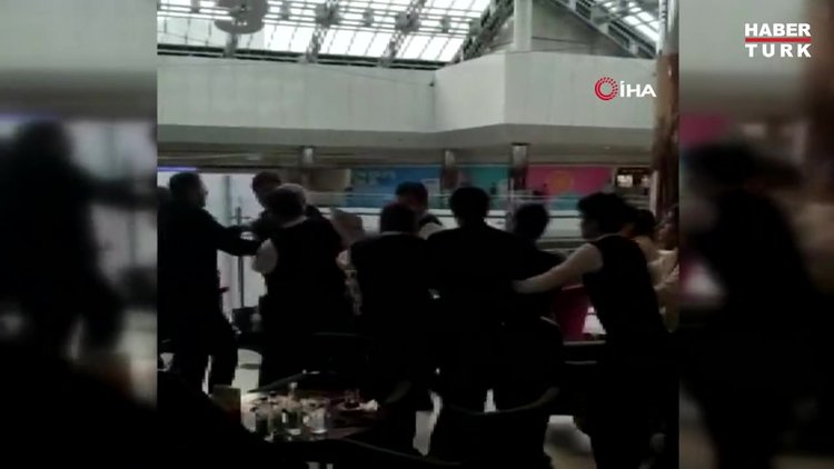 İstanbul'daki ünlü AVM'de "çöp döktün" iddiasına dayak kamerada