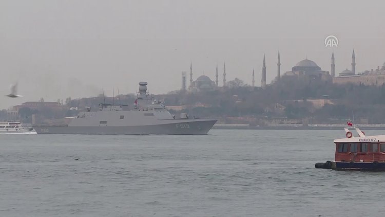 "Mavi Vatan 2019 Tatbikatı"na katılan gemiler, İstanbul Boğazı'ndan geçti