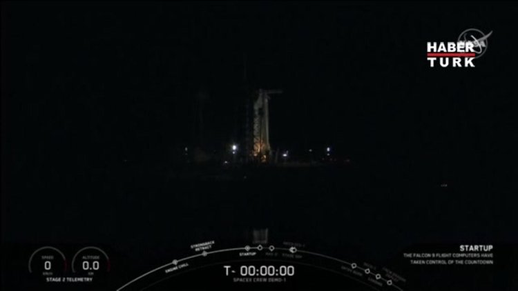 Space X insanlı uzay aracı demo uçuşu yaptı