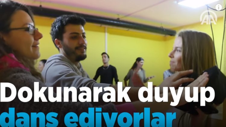 Dokunarak duyup dans ediyorlar