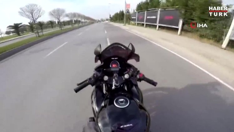 Maltepe sahil yolunda motosikletli maganda seyir halinde deposuna benzin doldurdu