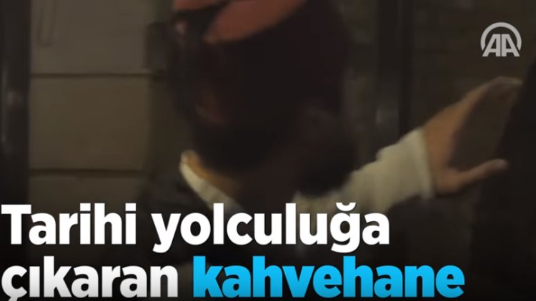 Müdavimlerini tarihi yolculuğa çıkaran kahvehane