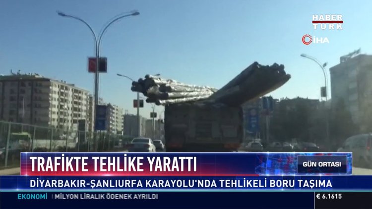 Trafikte tehlikle yarattı: Diyarbakır-Şanlıurfa Karayolu'nda tehlikeli boru taşıma