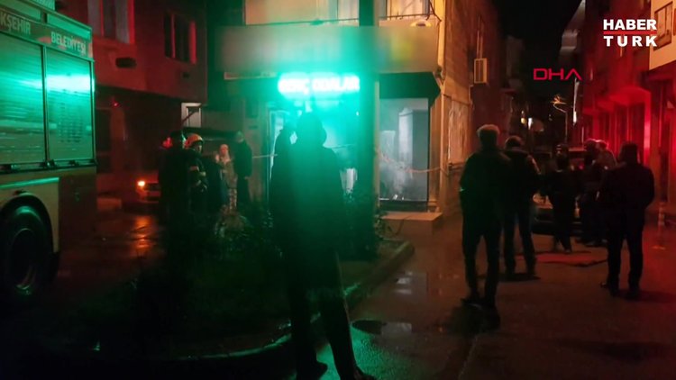 Kocaeli'de mobilya dükkanı yandı