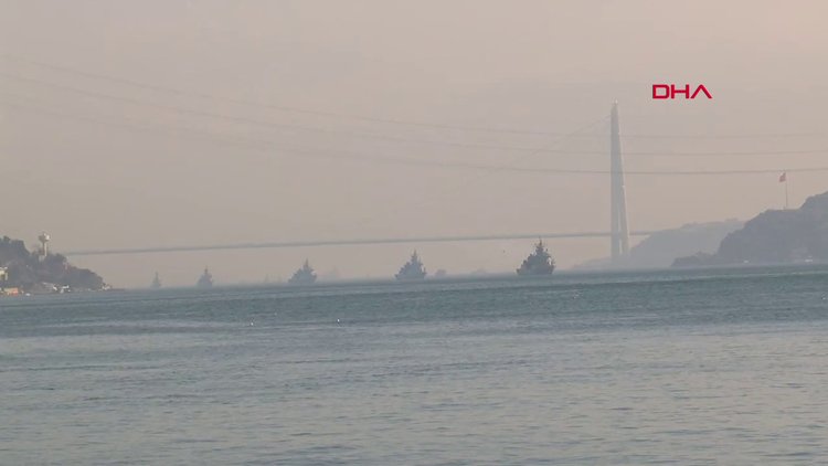 'Mavi Vatan Tatbikatı'ndan dönen gemiler boğazdan geçti