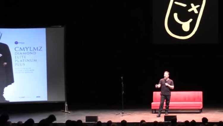 Cem Yılmaz yeni gösterisiyle Londra'da