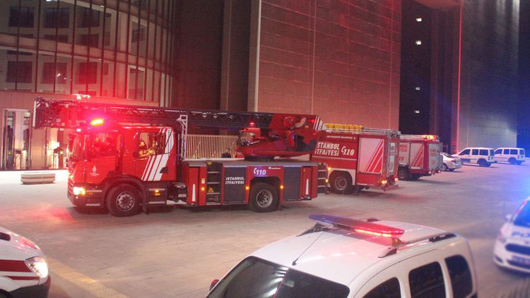 Bakırköy Adliyesi’nde korkutan yangın