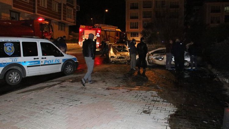Yanan aracın freni boşaldı, çarptığı aracı da yaktı