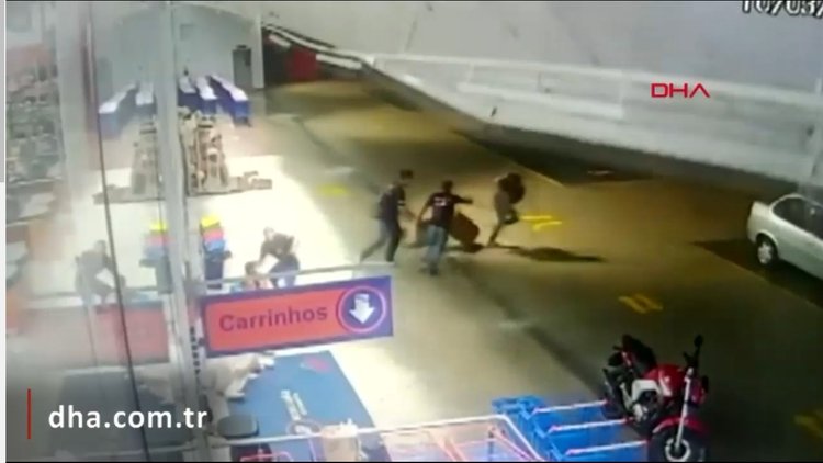 Aşırı yağış sonrası marketin çatısı çöktü, aşağıdakiler son anda kaçtı