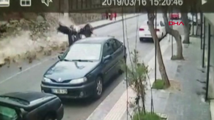 İstinat duvarı yıkıldı, 3 kadın kıl payı kurtuldu