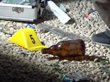 <div class="news-detail-featured-description">
<p>Bursa’da isitme engelli ablasina tecavüz eden süpheliyi öldüren genç, yeniden hakim karsisina çikti. Son durusmada tanik olarak ifade veren abla, "Beni evine çagirdi, içecek ikram etti. Içtikten sonra kendimden geçtim, uyandigimda kiyafetlerim yoktu” dedi. Durusmada mütaalasini açiklayan Cumhuriyet savcisi, olayda tasarlama suretiyle öldürme eylemine dair delil bulunmadigini belirterek, sanigin haksiz tahrik altinda suç isledigini belirtti</p>
</div>
<p> </p>