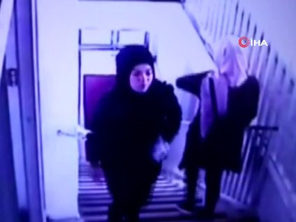 <p>Diyarbakir’in Silvan ilçesinde, dershane çikisi 6 kisi tarafindan kaçirilan 17 yasindaki <span>Zeynep</span> Eken’den 21 gündür haber alinamiyor. <span>Zeynep</span>’in bulunmasi için çalmadik kapi birakmayan Eken ailesi, kardeslerinin bulunmasi için yetkililerden yardim bekliyor. <br />Geçtigimiz yil liseyi bitiren <span>Zeynep</span> Eken, bu yil üniversite sinavlarina hazirlanmak için ablasi Hanife Eken ile birlikte bir dershaneye kaydoldu. Üniversite egitimi almayi çok isteyen Eken, yaklasik 6 ay boyunca derslerini ihmal etmedi. 18’ine girmesine az bir zaman kalan <span>Zeynep</span> Eken, iddiaya göre 21 gün önce dershanesinin önüne gelen 6 kisi tarafindan kaçirildi. Eken’in ailesi, o günden beri çalmadik kapi birakmamasina ragmen kardeslerine bir türlü kavusamadi. Kaçirildiktan bir hafta sonra 3 ablasi tarafindan görülen <span>Zeynep</span> Eken’in bulunmasini isteyen aile, yetkililerden yardim bekliyor. <br />Yasadiklari durum ile ilgili Ihlas Haber Ajansi (IHA) muhabirine açiklamalarda bulunan <span>Zeynep</span>’in agabeyi Ramazan Eken, kardesinin geçen sene liseyi bitirdigini, bu sene üniversite sinavlarina hazirlanmasi için dershaneye kaydoldugunu söyledi. Ramazan Eken, “Egitim gördügü dershane önünde aldigimiz duyumlara göre, iki arabayla gelen 3 bayan ve 3 erkek tarafindan kaçirildi. 21 gündür haber alamiyoruz. Tüm kolluk kuvvetlerine söylememize ragmen hiçbir sonuca ulasamadik. Bütün mercilere sesleniyorum, vicdan sahiplerine sesleniyorum gören, duyan veya herhangi bir sey bilen varsa Allah rizasi için bir an önce bunun bize ulastirilmasini rica ediyorum” dedi. <br /><br />“Kendi rizasi ile gitmisse konuyu kapatacagiz” <br />Kiz kardesinin kimler tarafindan kaçirildigini bildiklerini kaydeden Ramazan Eken, söyle konustu: <br />“Bundan 13 gün önce, kardesimin kaçirilmasindan 8 gün sonra elçi esliginde 3 kiz kardesim kaçiranlarla görüstü. Bizim bir sartimiz vardi, odada kimse olmadan kiz kardesimizle görüsmek istedik. Eger kendi rizasi ile gitmisse bu konuyu kapatacaktik ama degilse alip gelecektik. Ne yazik ki bizi oyuna getirdiler, 8-10 adam kardesimin basinda durmus kiza dayatmalarla konusturmaya çalistilar. Evet desen de hayir desen de bu olay bitmistir dediler. Bunu emniyete, savciliga bildirdim, gereginin yapilmasini, kiz kardesimin bulunmasini ve bize teslim edilmesini istiyorum. Kiz kardesimizin nerede oldugunu bilmiyoruz, haber alamiyoruz, ölümü sag mi ondan bile süpheliyiz artik.” <br /><br />En son ablasi ile konusup dershaneden çikmis <br /><span>Zeynep</span> Eken’in ablasi Adalet Biçak ise <span>Zeynep</span>’in zorla kaçirildigini ve onu gördüklerinde sok geçirdiklerini söyledi. Biçak, “Neredesin <span>Zeynep</span> bizi duymuyor musun, biz senin zorla kaçirildigini biliyoruz. Ben senin yanina geldim, bütün her seyi gördüm, kardesim ben seni suçlamiyorum, ne zaman gelirsen kapim sana açiktir, yeter ki gel” diye konustu. <br /><span>Zeynep</span>’in ablasi Hanife Eken de en son geziye gittikten sonra kardesinin yanina geldigini ve kendisi ile sohbet ettigini söyledi. Hanife Eken, “En son biz geziye gitmistik, kardesim benim yanima geldi, sinifima geldi, benimle konustu geziye gidip gitmedigimizi sordu. Daha sonra ek dersleri vardi ve sinifina girdi. Bu konusmadan sonra onu göremedim ve bulamadim. Ardindan onunla görüsmeye gittigimizde bana sarilmadi, elini tuttum elini siktim ve hiçbir sey hissetmedi. Ben onun en yakiniydim, arkadasi, kardesiydim benimle konusmadi bile. Tepkisizdi, onlardan çok korkuyordu, ne olur kardesimi bulup bize teslim edin” seklinde konustu.</p>
<p> </p>