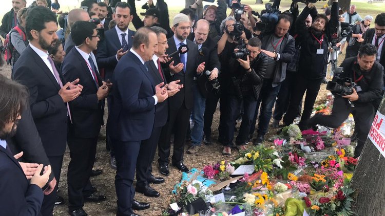 Oktay ve Çavuşoğlu, El Nur Camisi'ni ziyaret etti