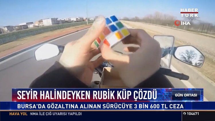 Sürücüye ''Rubik Küp'' cezası: Seyir halindeyken rubik küp çözdü, ehliyetine el konuldu