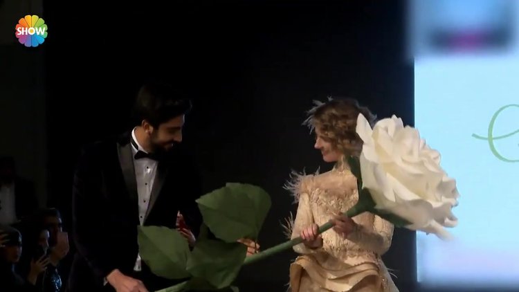 Özge Ulusoy, Tuğba Özay, Ece Gürsel gelinlik defilesinde