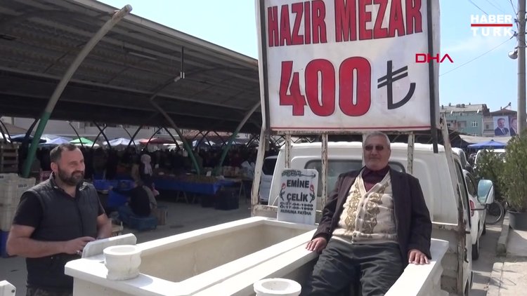 Semt pazarında satılan hazır mezarlar şaşırttı