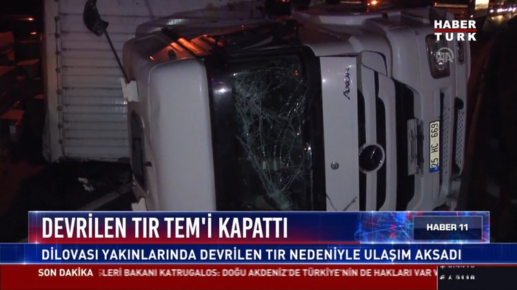 Devrilen tır TEM'i kapattı: Dilovası yakınlarında devrilen tır nedeniyle ulaşım aksadı