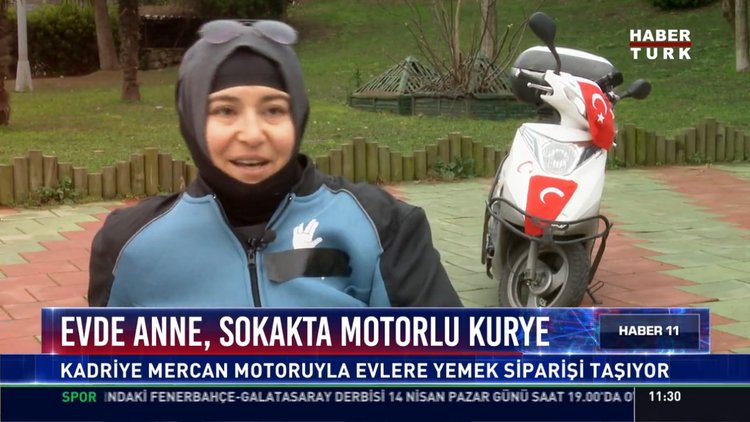 Evde anne, sokakta motorlu kurye: Kadriye Mercan motoruyla evlere yemek siparişi taşıyor